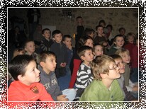Le 28 décembre 2009, les enfants de Maligny étaient conviés, par le CCAS, à un spectacle de clown blanc au caveau suivi d’un goûter. Un bel après midi récréatif