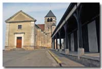 La place de l'église de Maligny